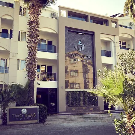 Two Seas Hotel 2*